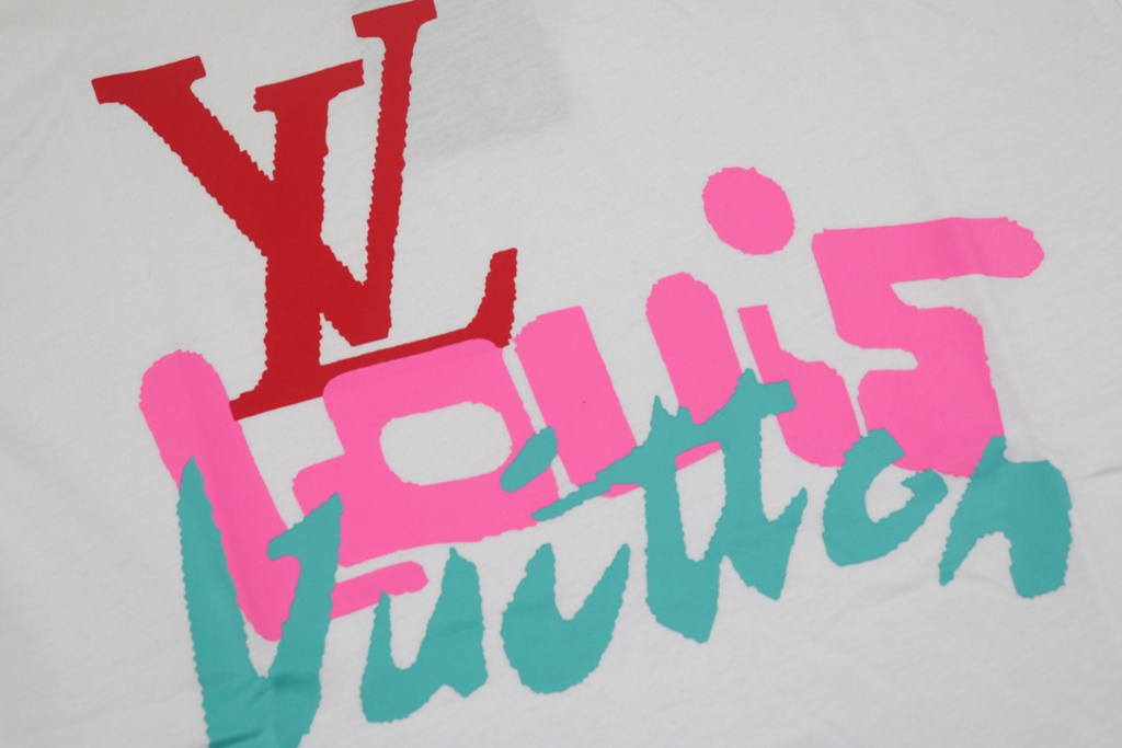 L*V* T-shirt